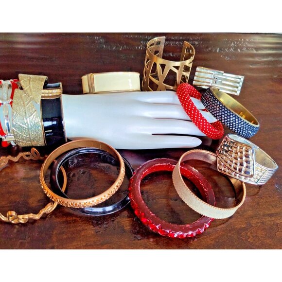 18 Woman's Fashion Bracelets Lot Bundle Cuffs Bangles  Metal Gold Silver - Picture 7 of 8